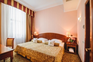 фото Отель Ореанда, Крым(Ялта), Люкс Классический 2-комнатный, 3-местный, Отель "Ореанда", Ялта
