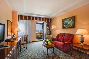 фото Отель Ореанда, Крым(Ялта), Люкс Премьер 3-местный, 2-комнатный, вид на море, Отель "Ореанда", Ялта