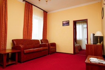 фото Отель Гранд, Крым(Судак), Люкс Suite MV (вид на мыс Алчак) 2-х местный 2-х комнатный, Отель "Гранд (Судак)", Судак