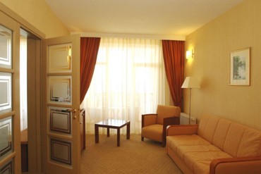 фото Отель Алые паруса (Феодосия),LUXE 2-местный,2-комнатный, Отель "Алые паруса (Феодосия)", Феодосия