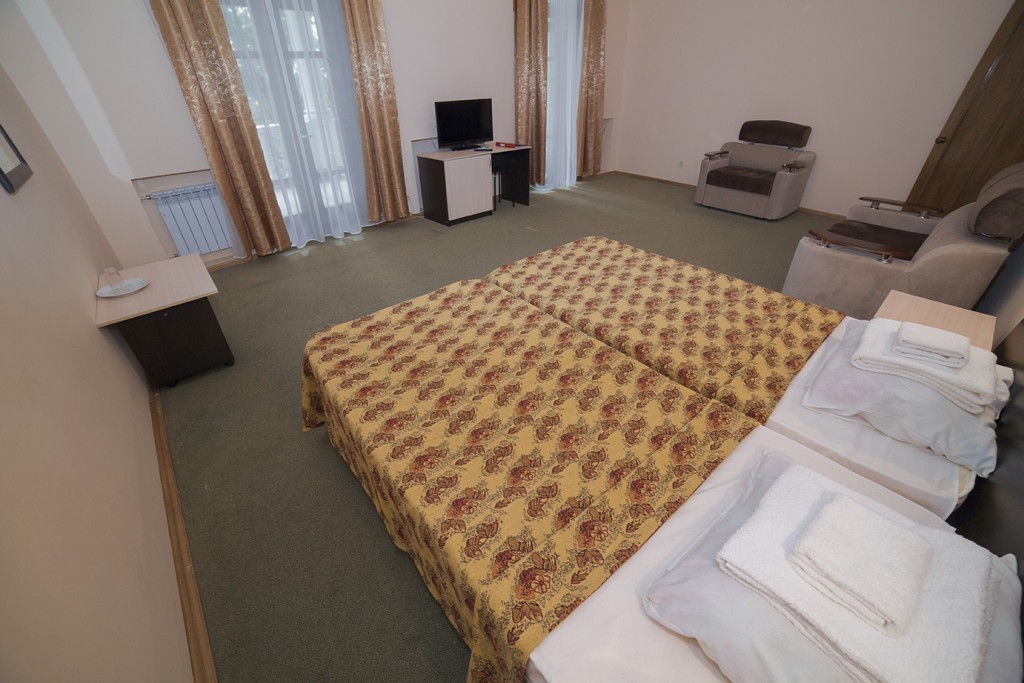 фото Комфорт 2-комнатный 2-местный, Отель "Орджоникидзе", Сочи