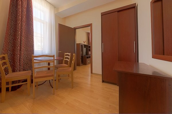 фото Семейный 4-местный 3-комнатный(вид на море) с балконом с доп. местом, Гостиница "Черноморская (Анапа)", Анапа