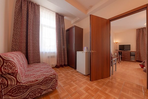 фото Полулюкс 3-местный 2-комнатный с балконом с доп. местом, Гостиница "Черноморская (Анапа)", Анапа