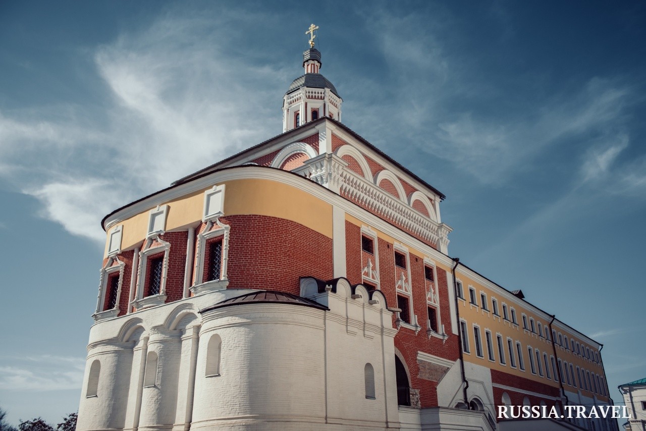 Архиерейское подворье в городе 