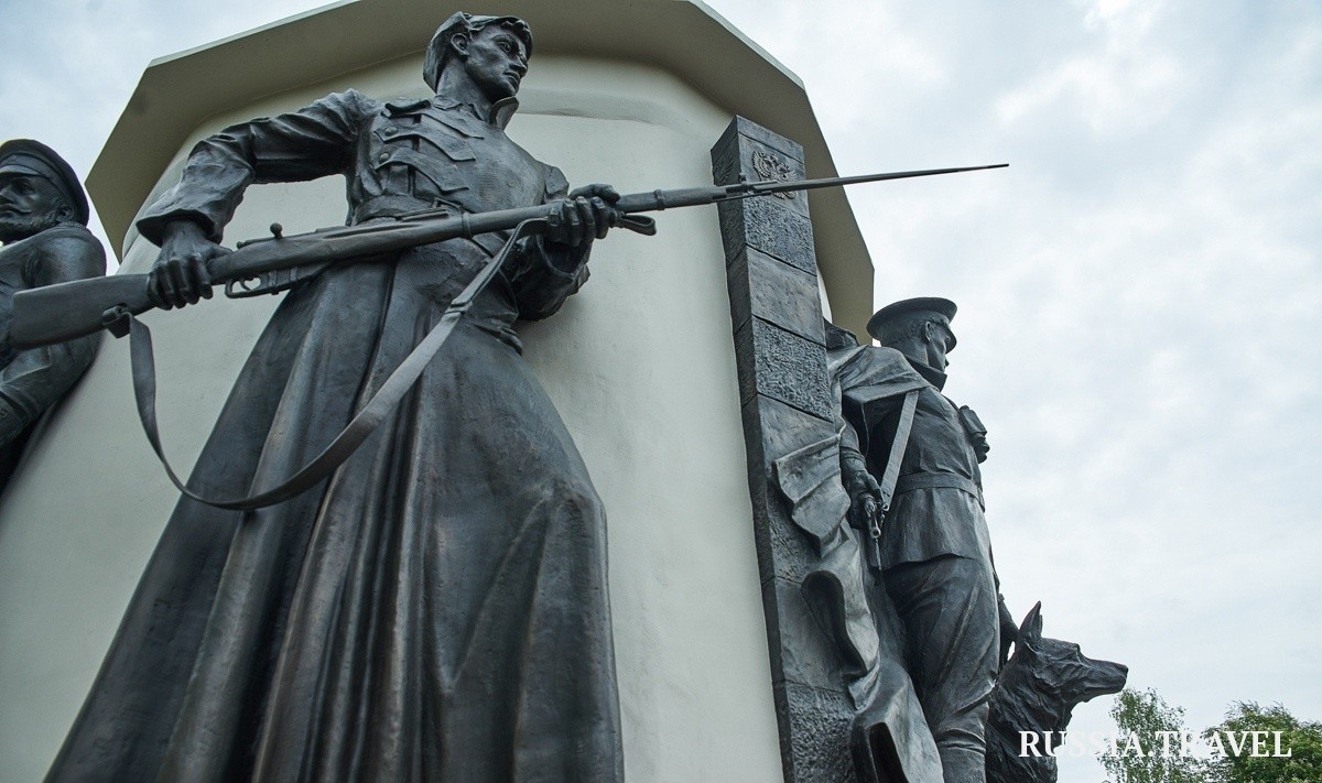 Памятник пограничникам в Пскове. Памятник стражам границы Псков. Памятники Псков стража границы. Памятник защитникам границы Пскова.