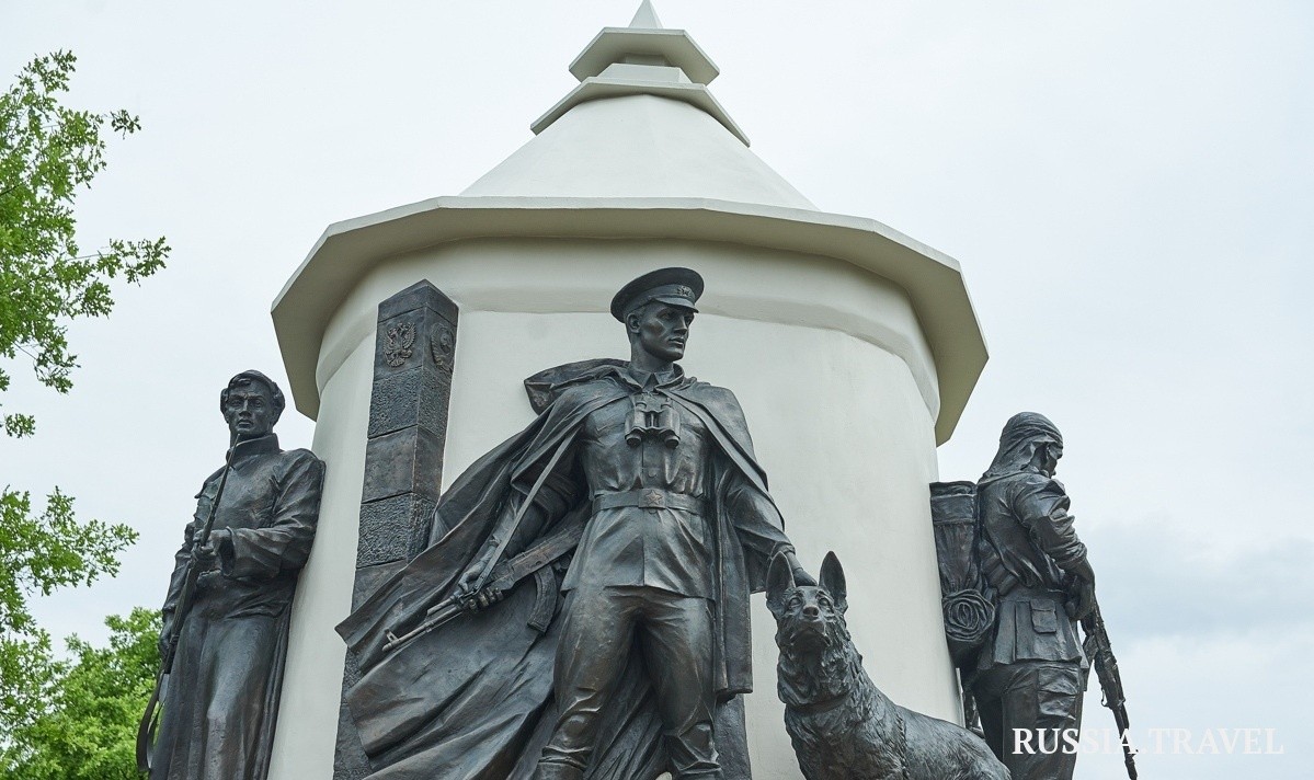 Памятник пограничникам в Пскове. Памятник стражам границы Псков. Сквер пограничников Псков. Открытие памятника пограничникам в Пскове.