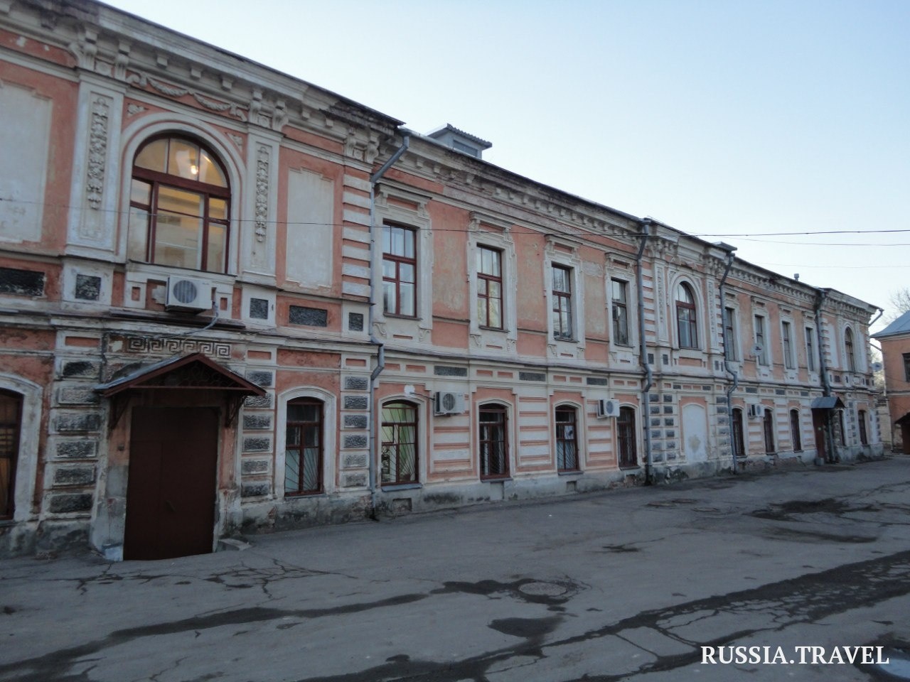 Архиерейский дом на Печорском подворье в городе 