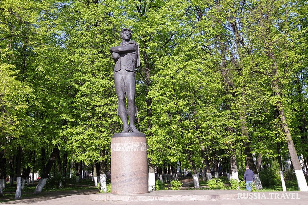 Памятник федору волкову