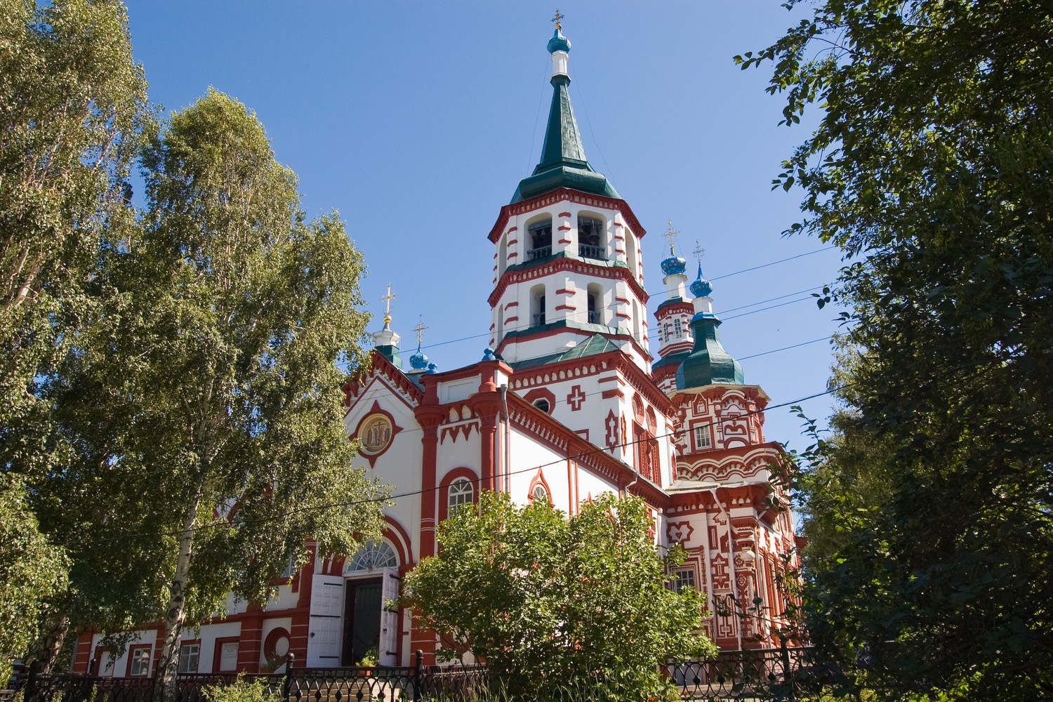 Крестовоздвиженская церковь в городе 