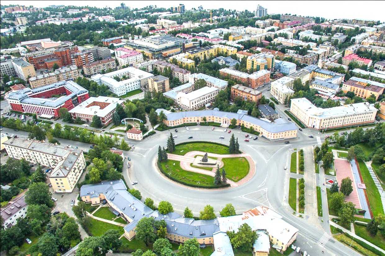 Г петрозаводск. Столица Карелии Петрозаводск. Петрозаводск центр города. Площадь Ленина Петрозаводск. Республика Карелия столица — город Петрозаводск.