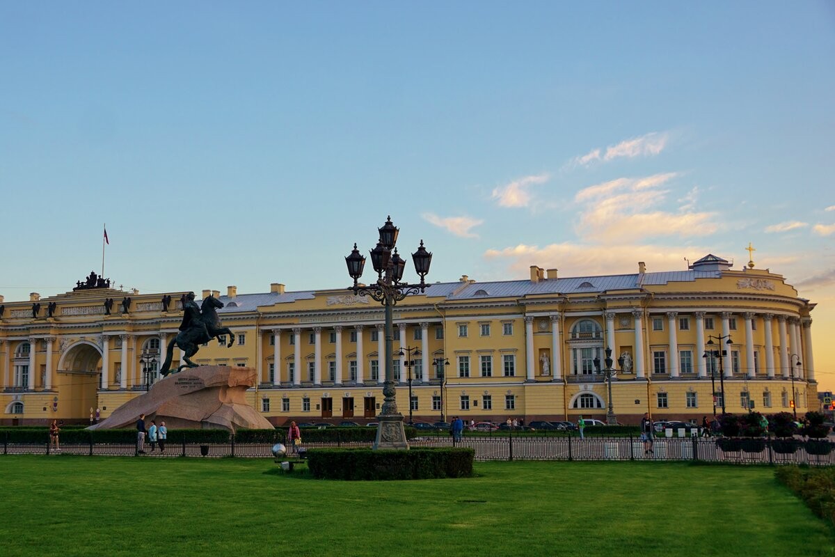 Петербург сенатская площадь фото Тур "Петербург + путешествие в Рускеалу первым классом"