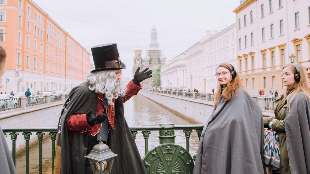 Золотая пора театры спб. Фаролеро экскурсия Санкт-Петербург. Петербург экскурсия с Фаролеро. Театрализованная экскурсия Фаролеро. Представление о Санкт-Петербурге.