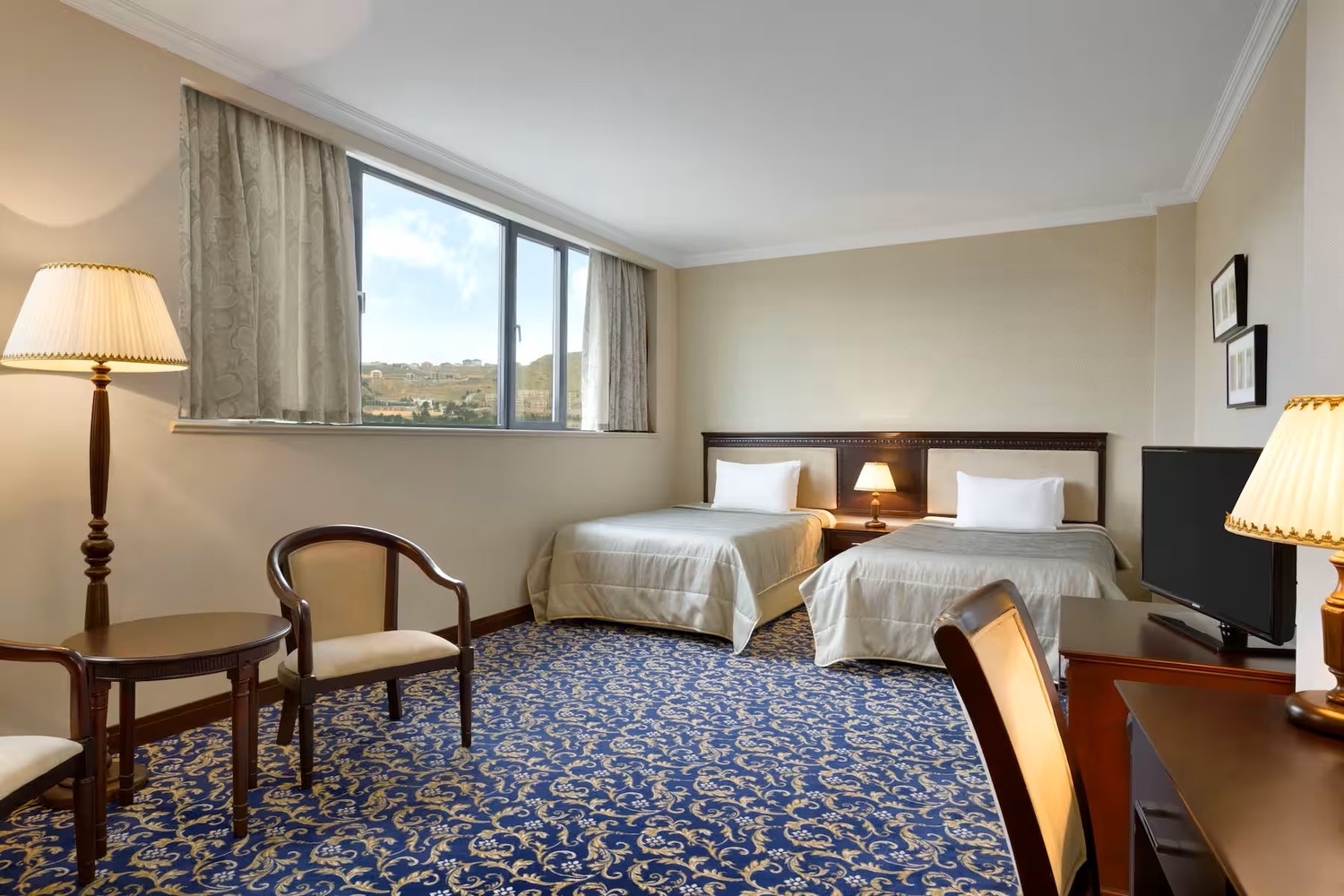 Wyndham baku. Азербайджан Ramada Baku Hotel 5. Отель Ramada Baku Азербайджан, Баку, Salyan Hwy Shikhov Beach 1023. Баку отель Рамада 4 звезды. Ramada by Wyndham Baku 5*.